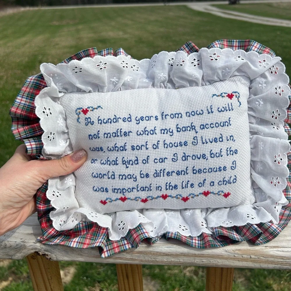 Vintage Red/White Cross Stitch Pillow with A Mothers Prayer Eyelet‎ Plaid Small